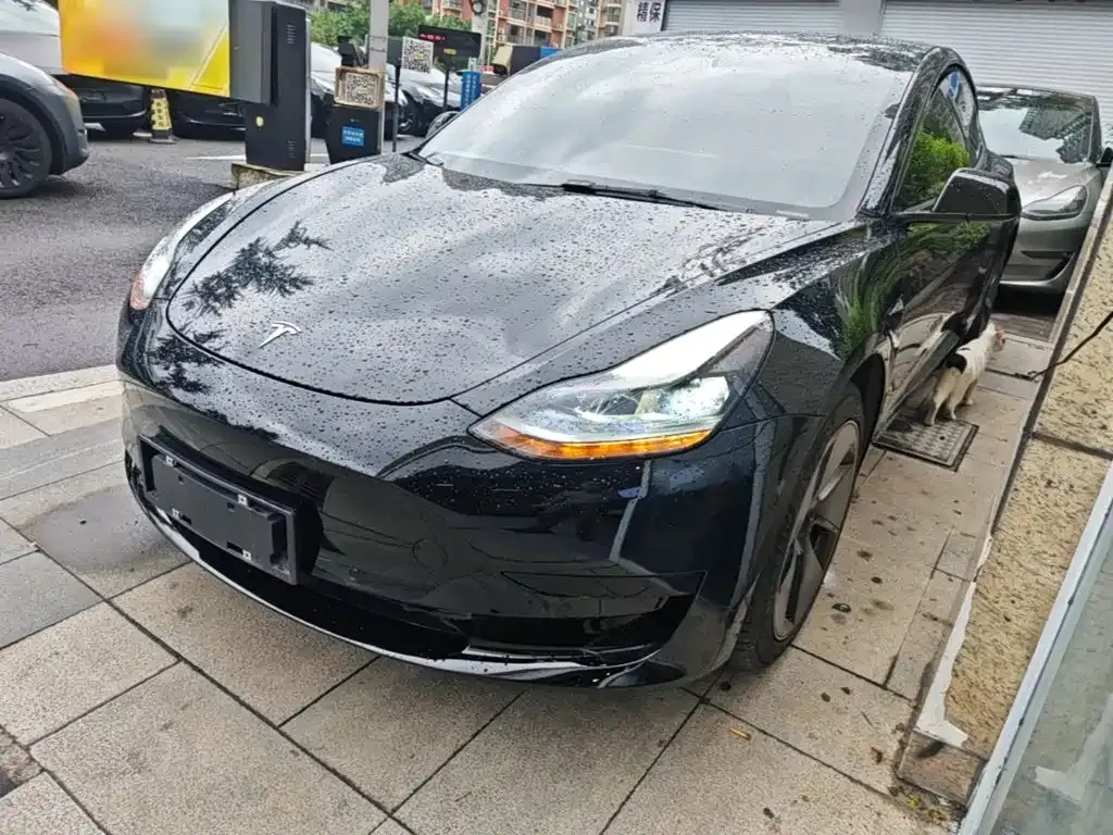 Tesla Model 3 — фото 7