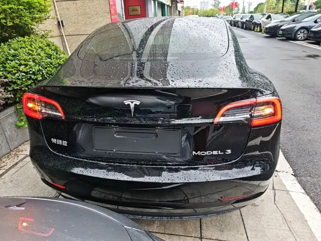 Tesla Model 3 — фото 5