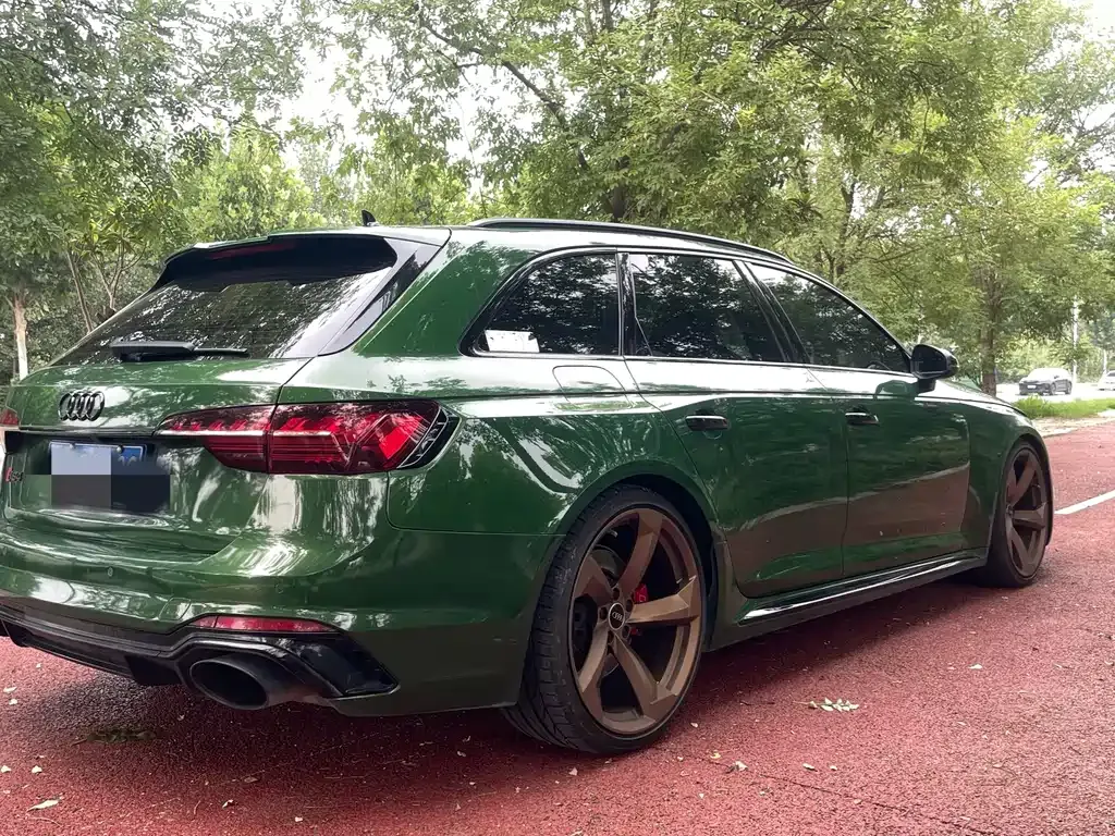 Audi RS 4 — фото 5