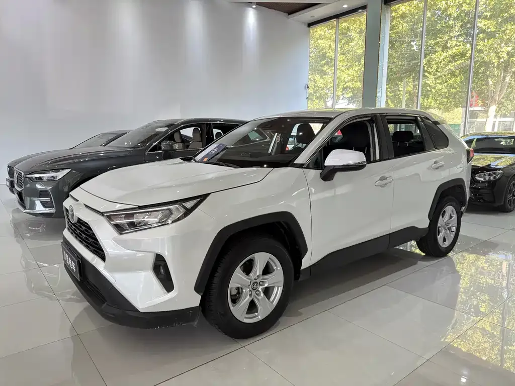 Toyota RAV4 — фото 5