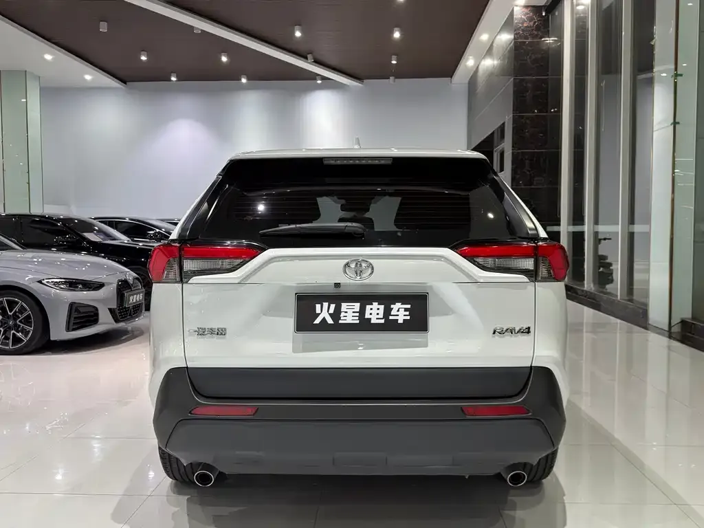 Toyota RAV4 — фото 3
