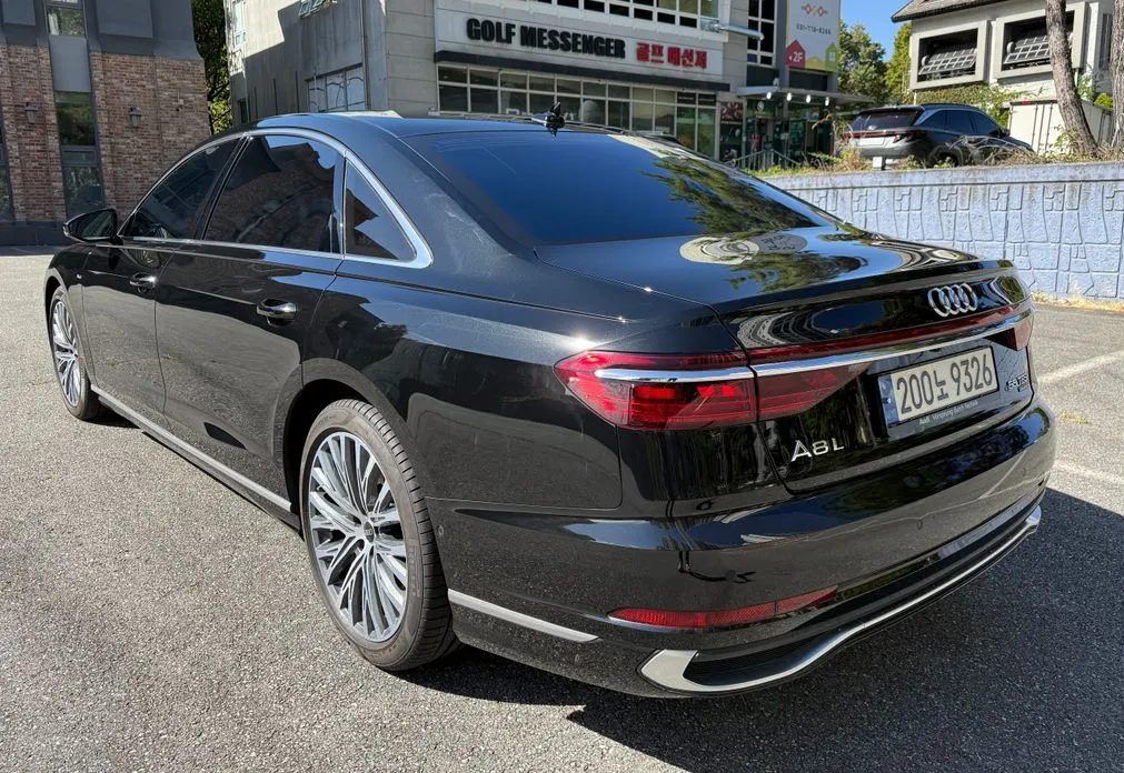 Audi A8 — фото 10