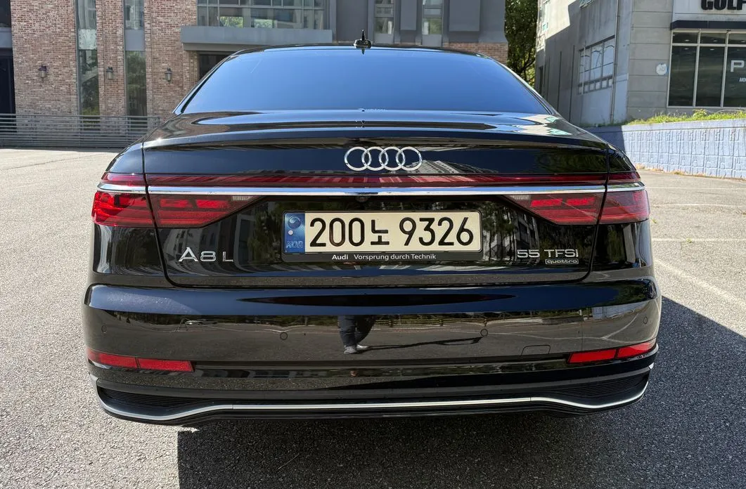 Audi A8 — фото 8