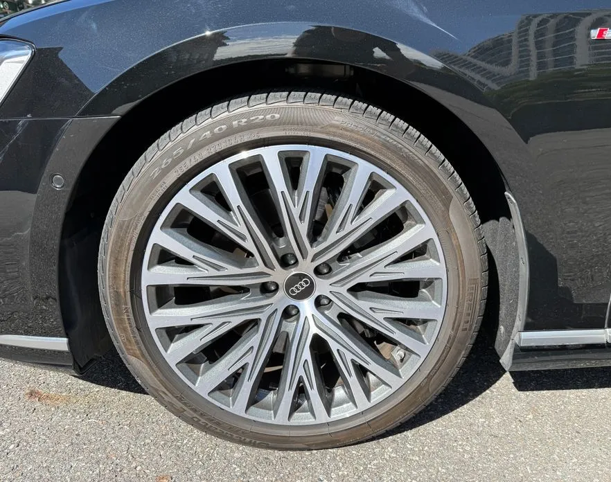 Audi A8 — фото 6