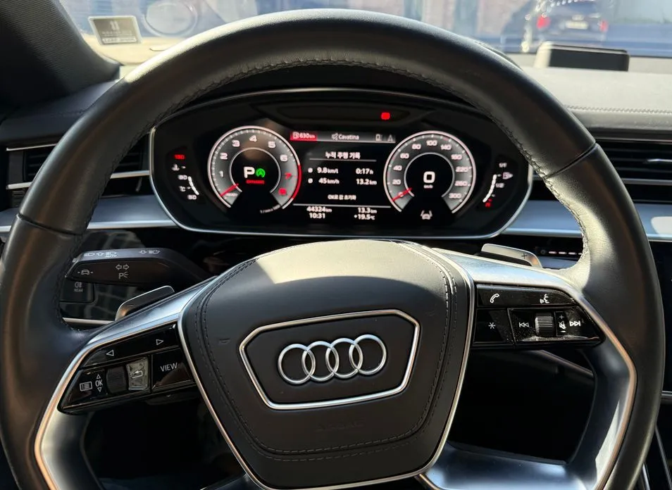Audi A8 — фото 3
