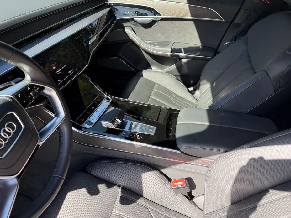 Audi A8 — фото 2
