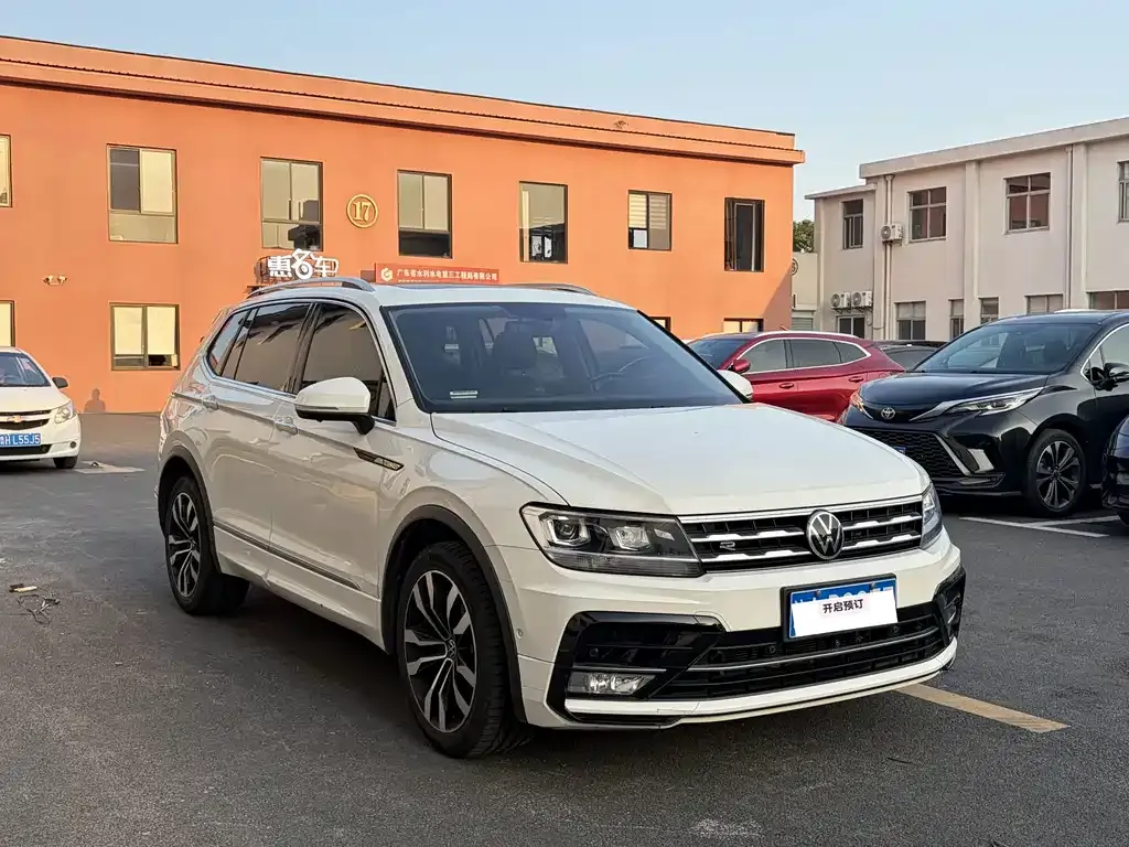 Volkswagen Tiguan L — фото 7