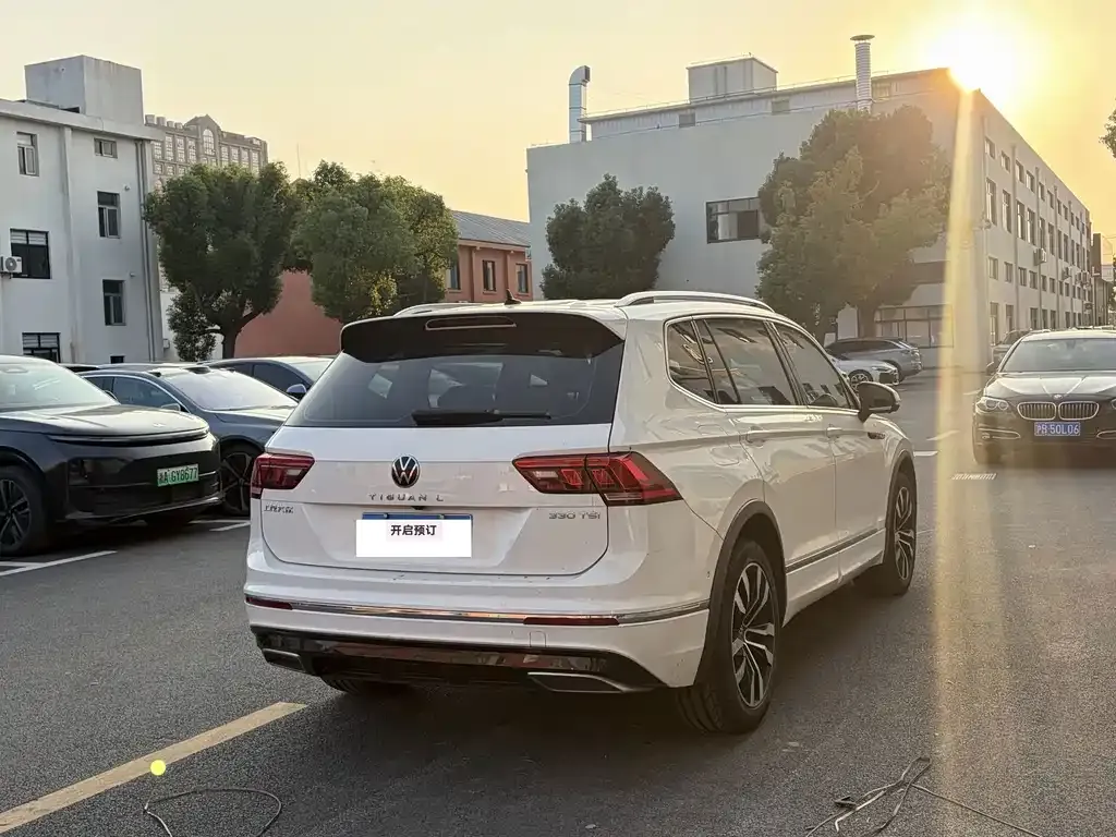 Volkswagen Tiguan L — фото 6