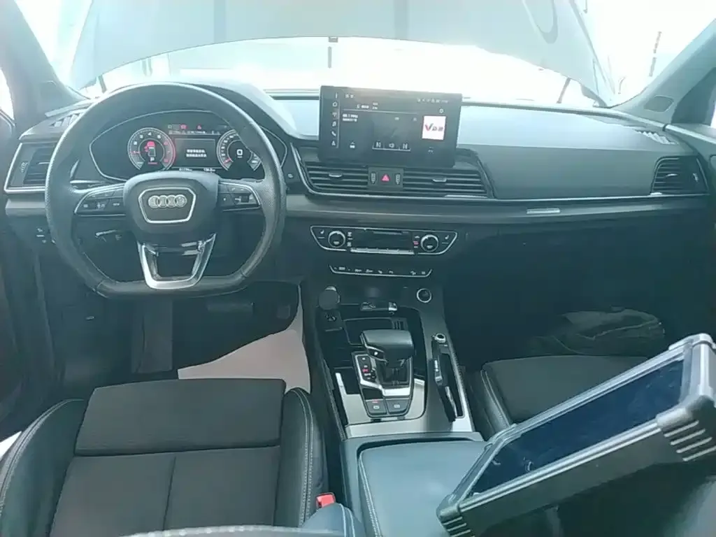 Audi Q5L Sportback — фото 5