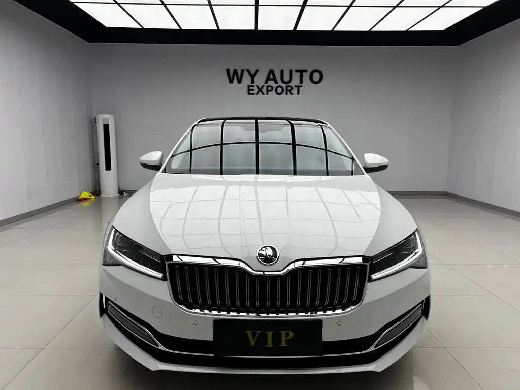 Skoda Superb — фото 2