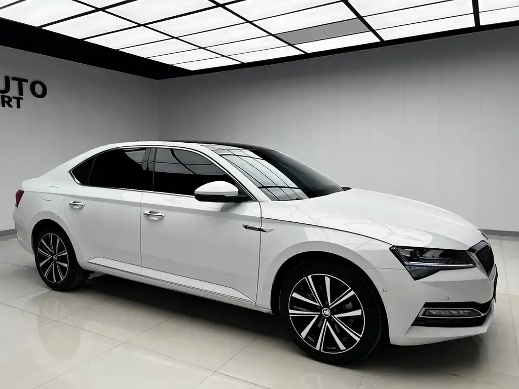 Skoda Superb — фото 5