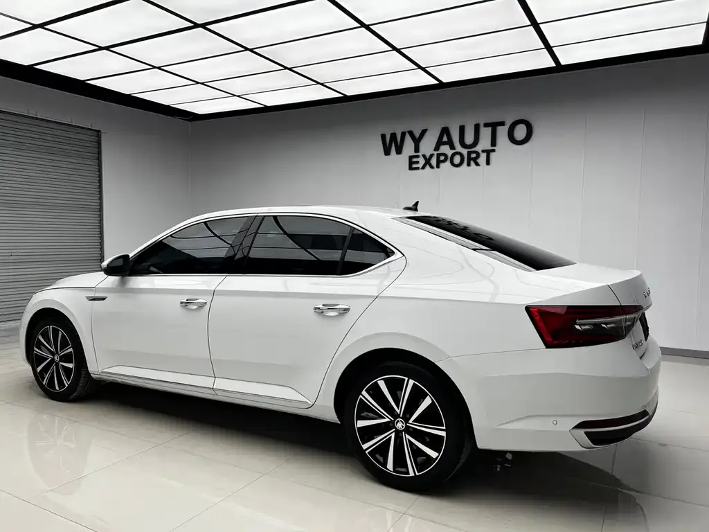 Skoda Superb — фото 8