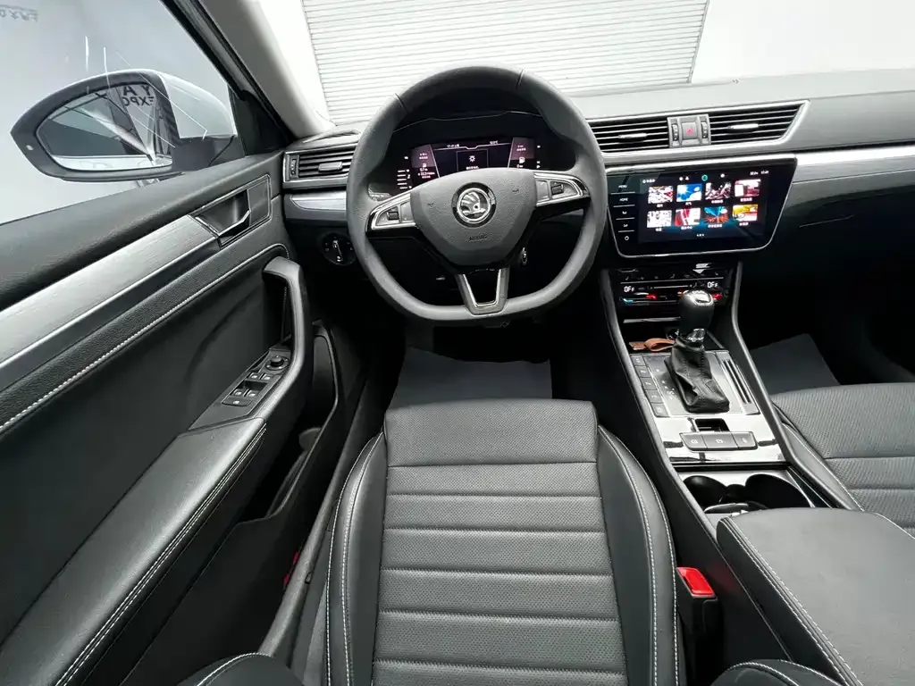 Skoda Superb — фото 7