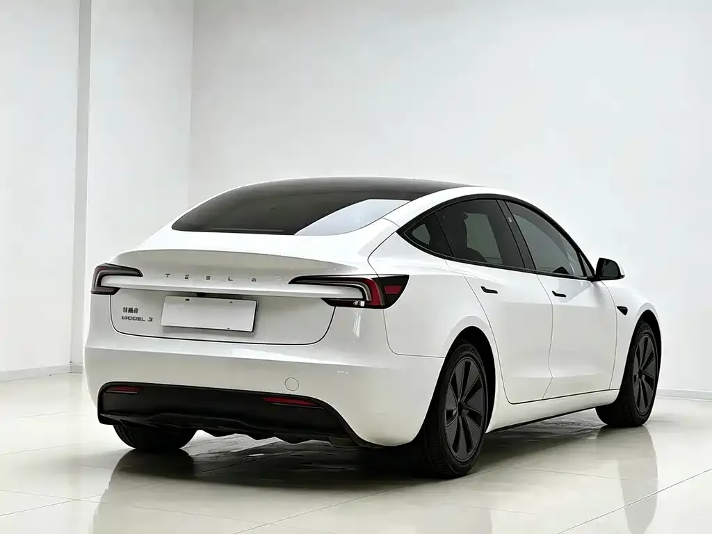 Tesla Model 3 — фото 3