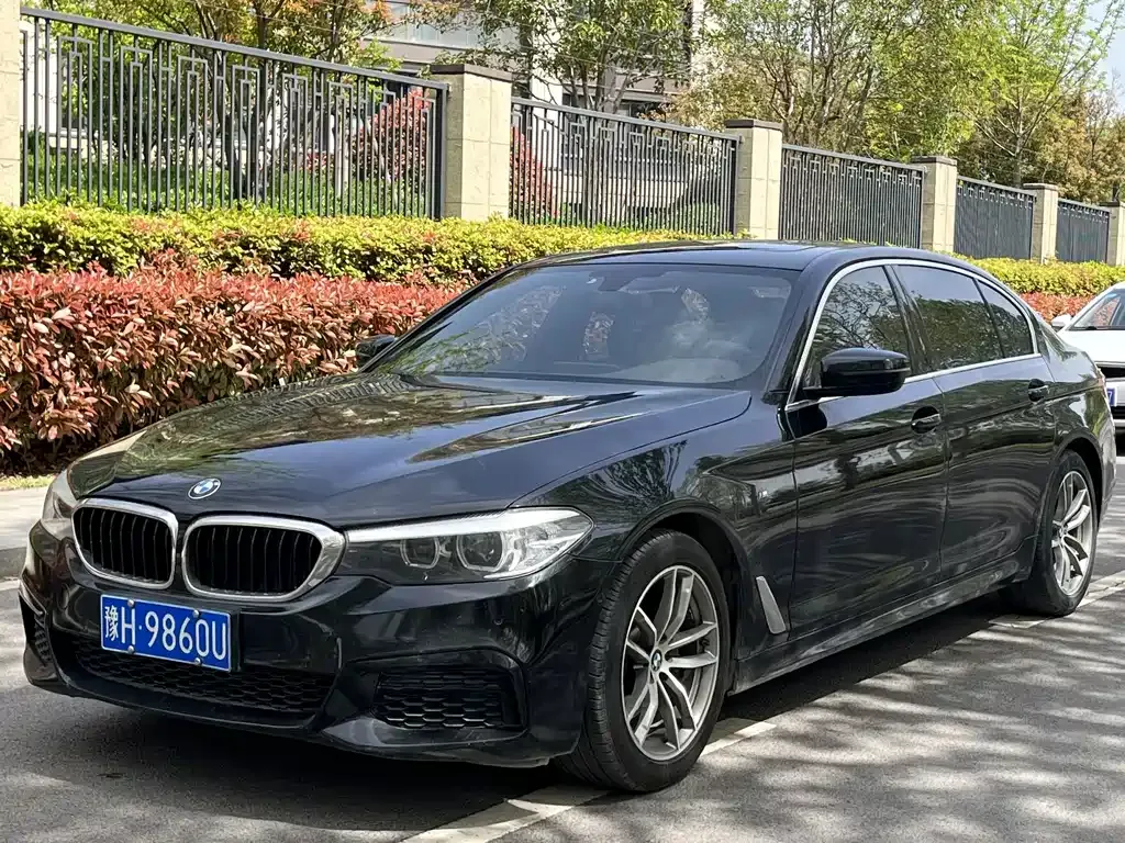 BMW 5 Series — фото 1