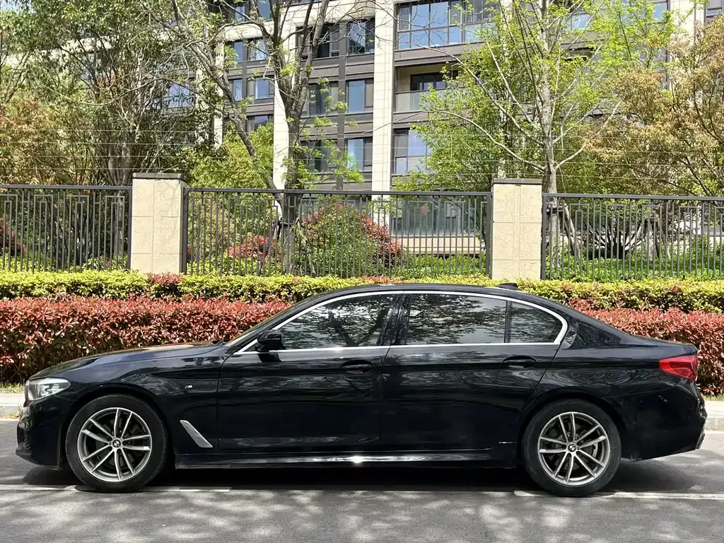 BMW 5 Series — фото 4