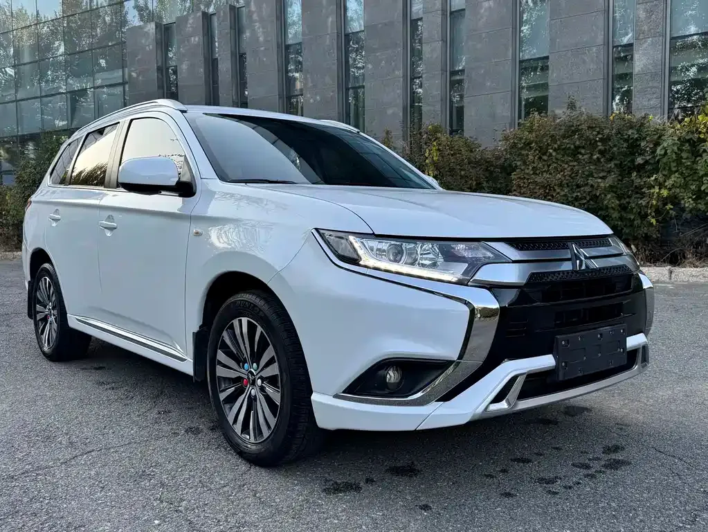Mitsubishi Outlander — фото 9