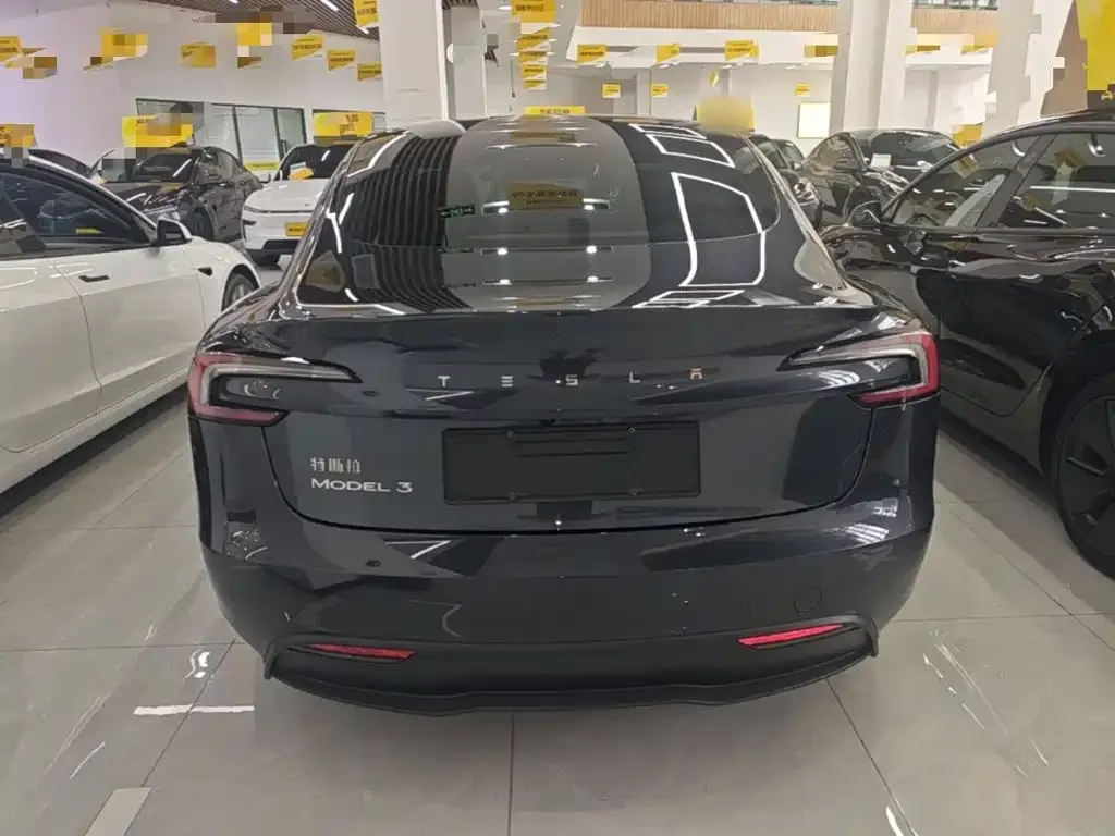 Tesla Model 3 — фото 10