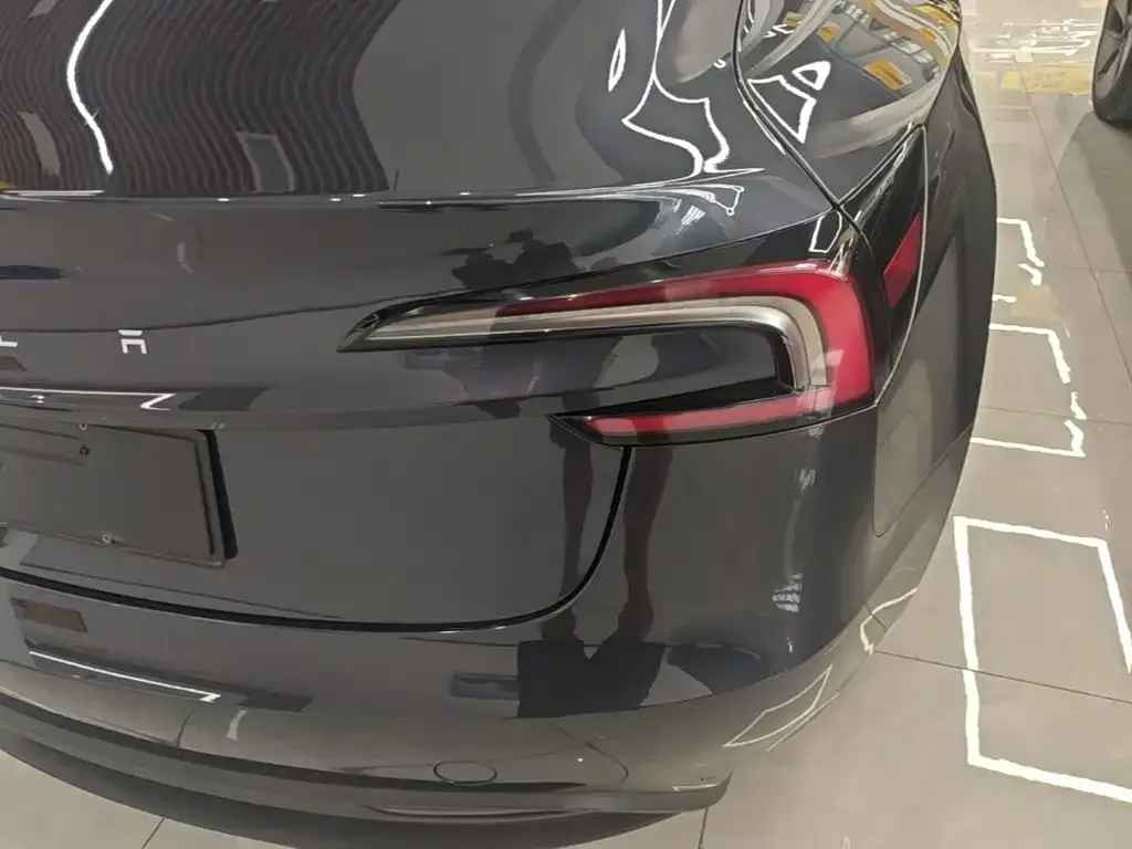 Tesla Model 3 — фото 3