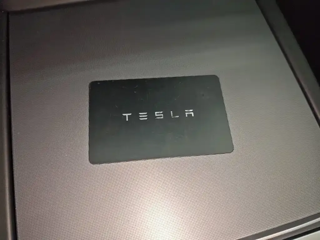 Tesla Model 3 — фото 9