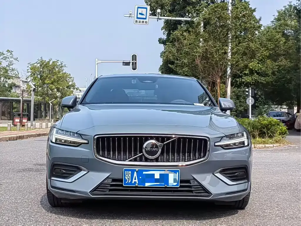 Volvo S60 — фото 10
