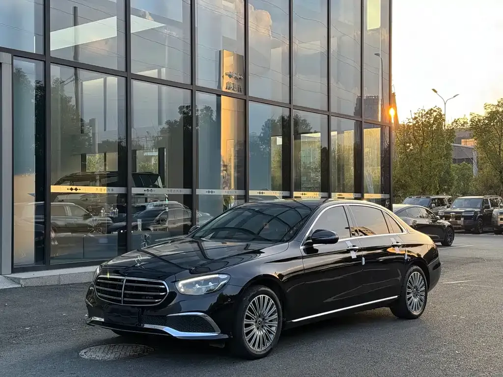 Mercedes-Benz E-Class — фото 1