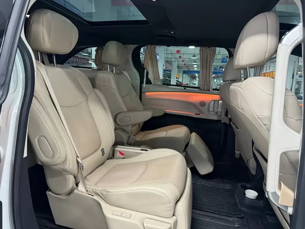 Toyota Granvia — фото 6