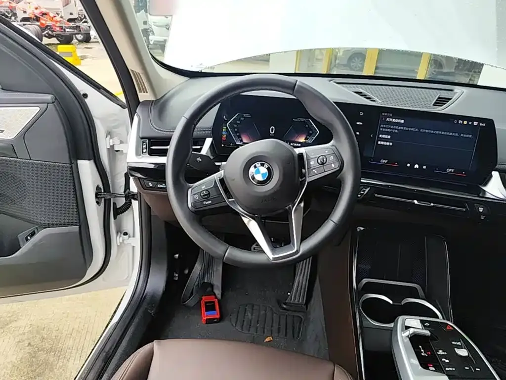 BMW X1 — фото 10