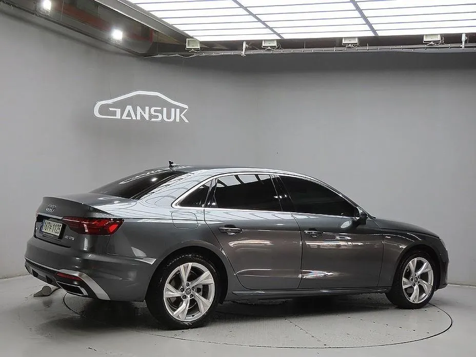 Audi A4 — фото 3