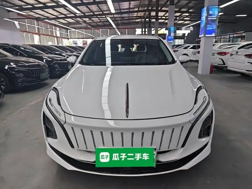 Hongqi E-QM5 — фото 8