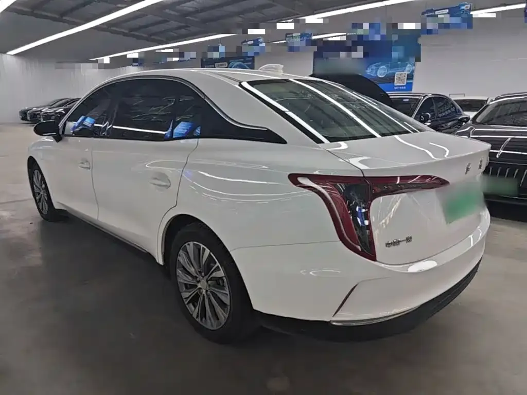 Hongqi E-QM5 — фото 10