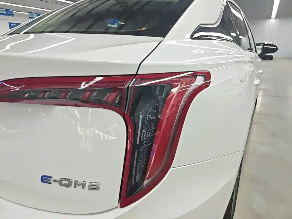 Hongqi E-QM5 — фото 6