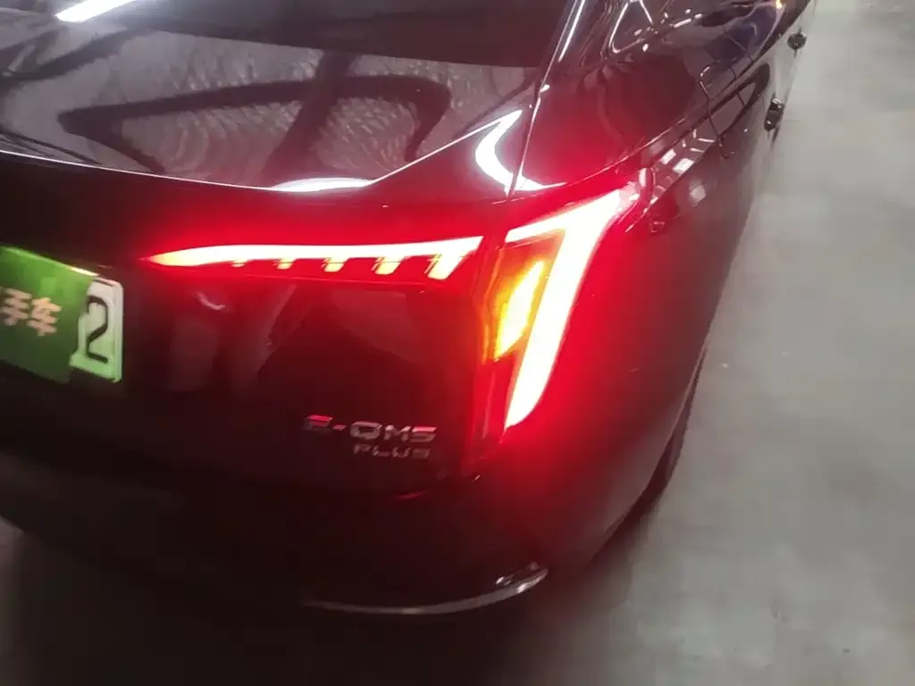 Hongqi E-QM5 — фото 3