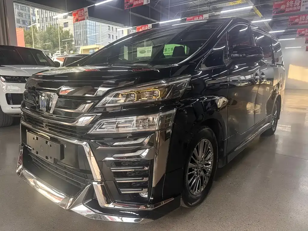 Toyota Vellfire — фото 1