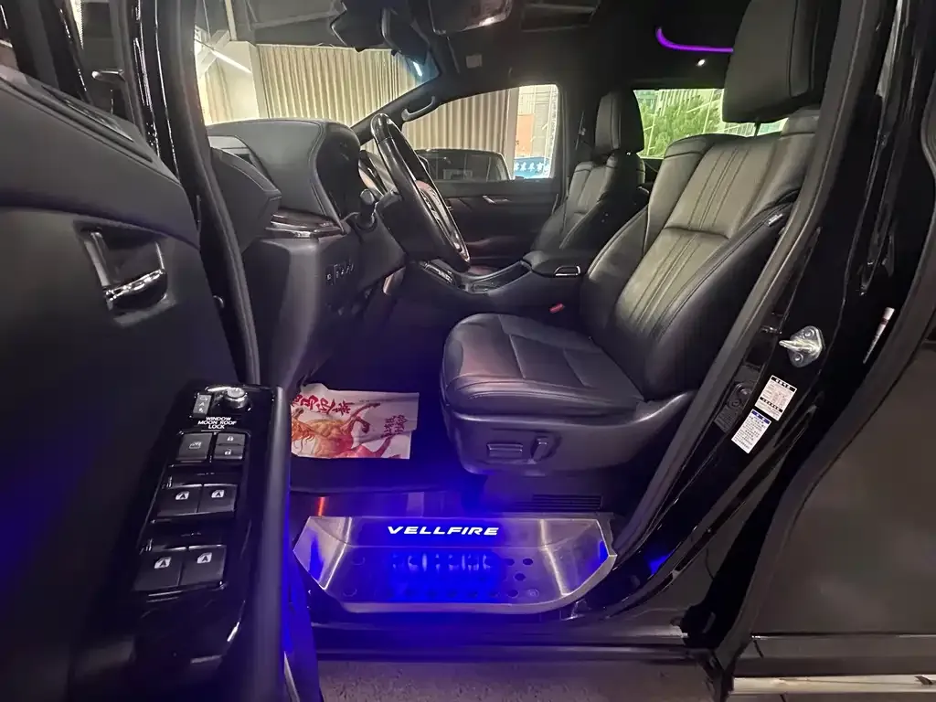 Toyota Vellfire — фото 5