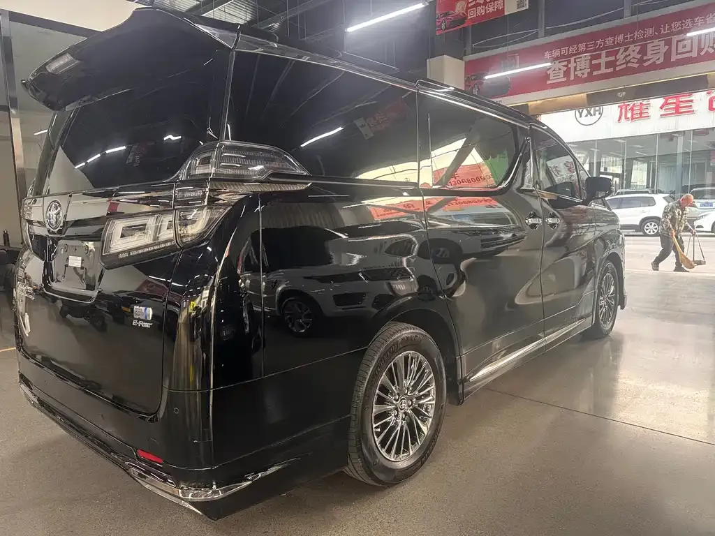 Toyota Vellfire — фото 10