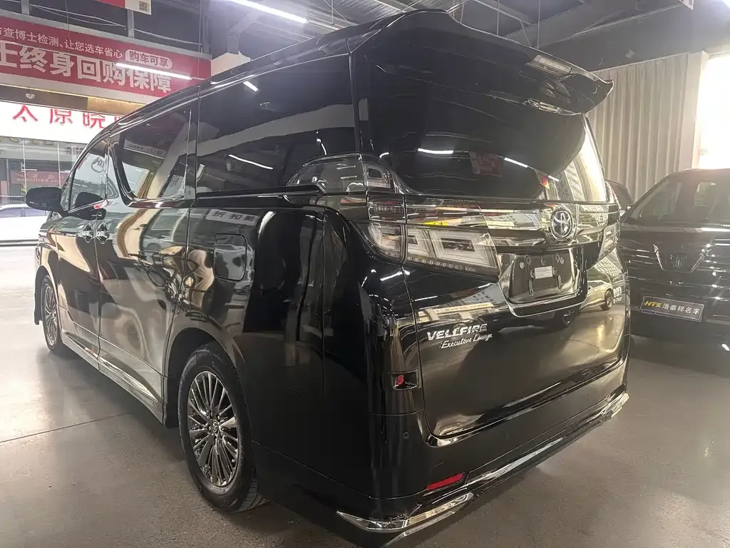Toyota Vellfire — фото 6