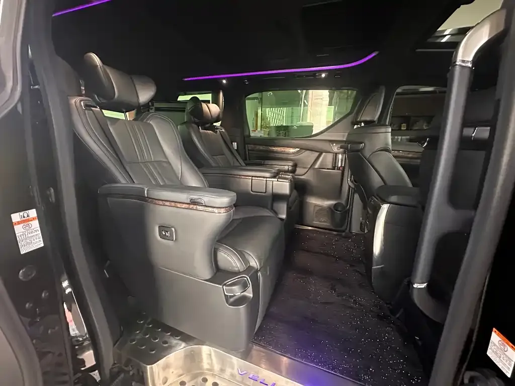Toyota Vellfire — фото 2