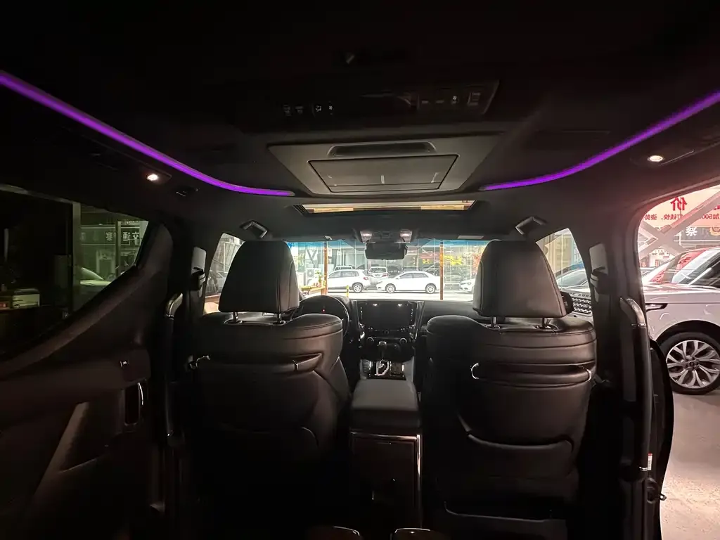 Toyota Vellfire — фото 3