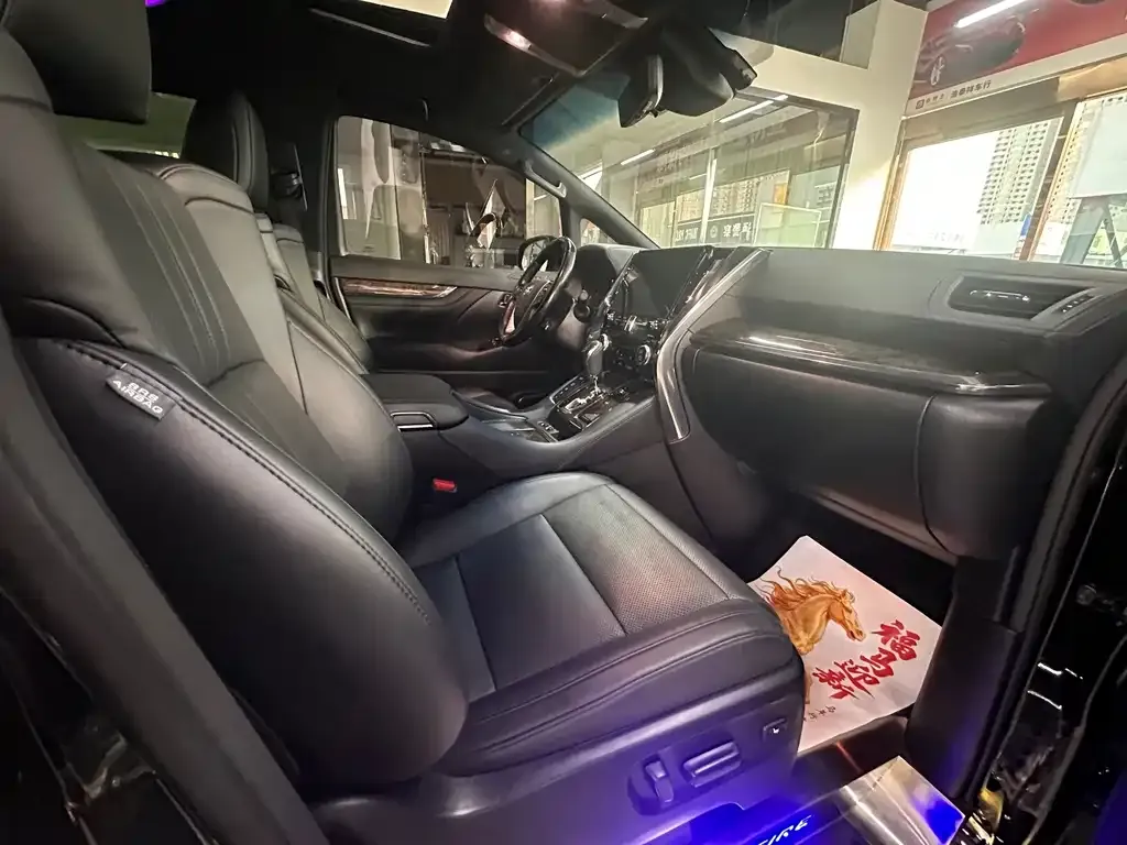 Toyota Vellfire — фото 4