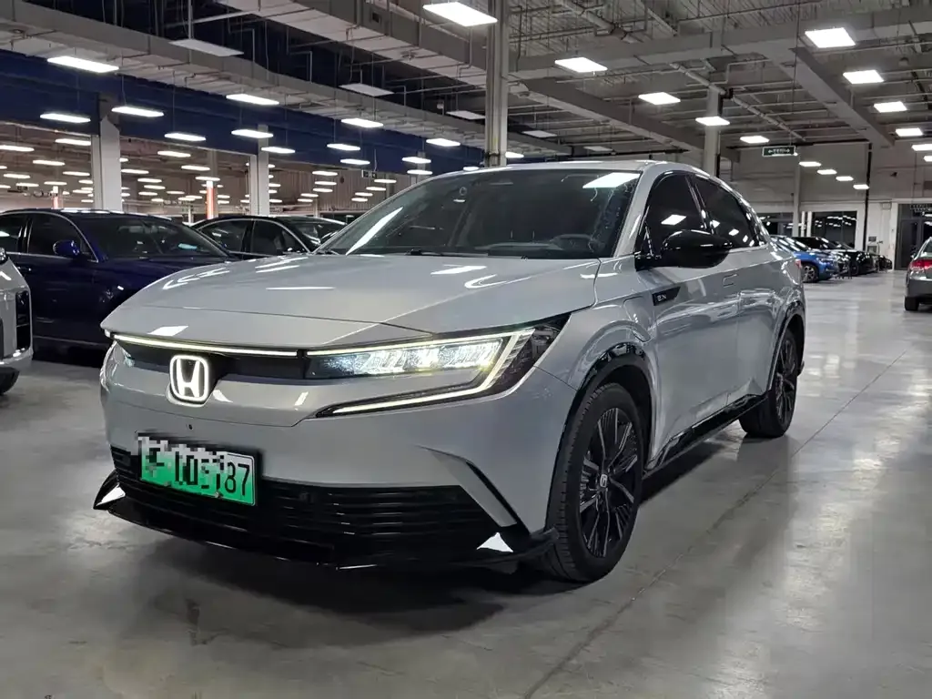 Honda e:NP2 — фото 1