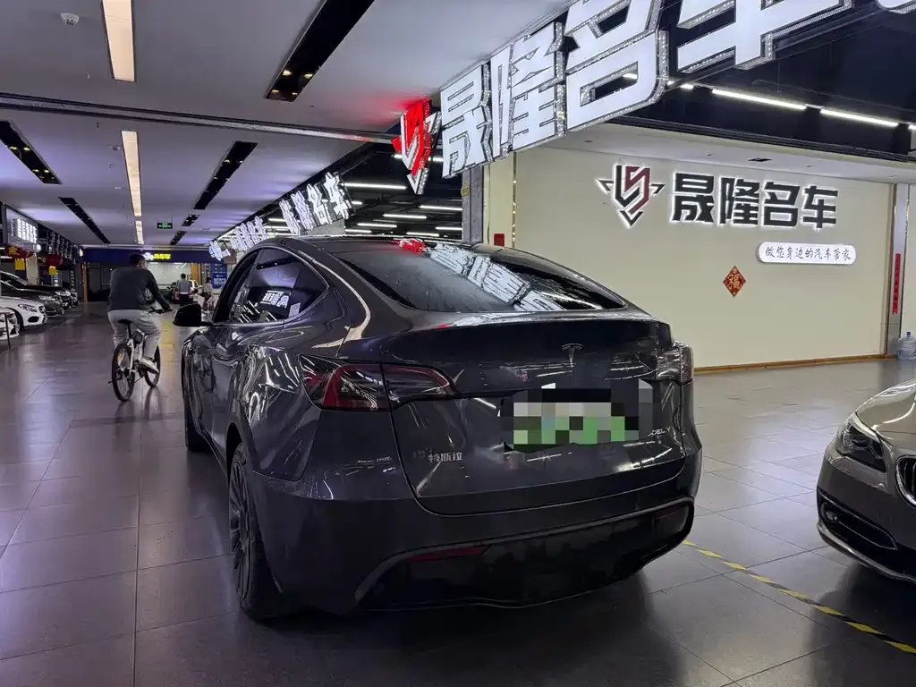 Tesla Model Y — фото 9