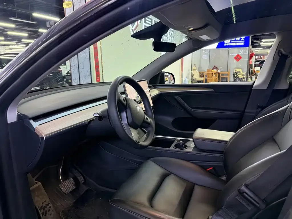 Tesla Model Y — фото 7