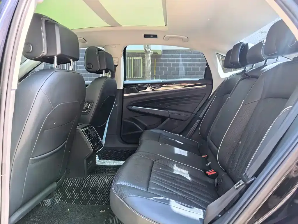 Volkswagen Passat — фото 6