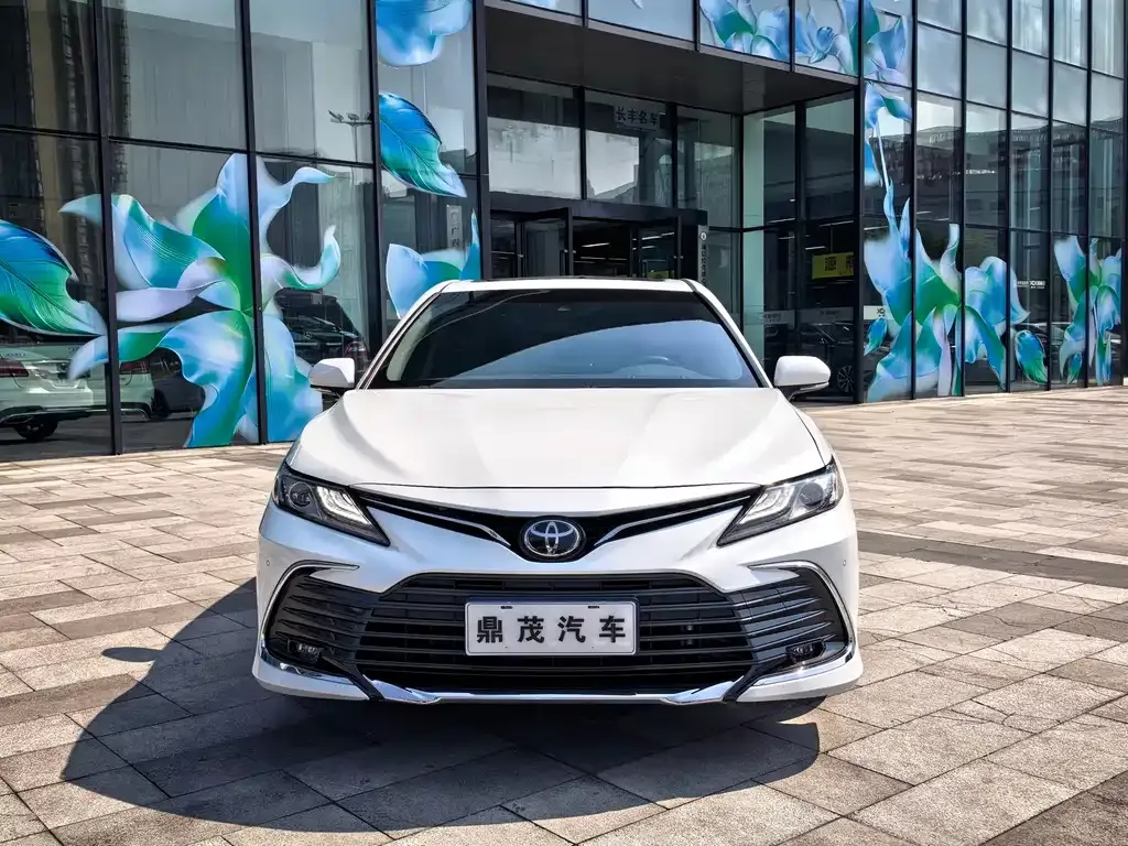 Toyota Camry — фото 5