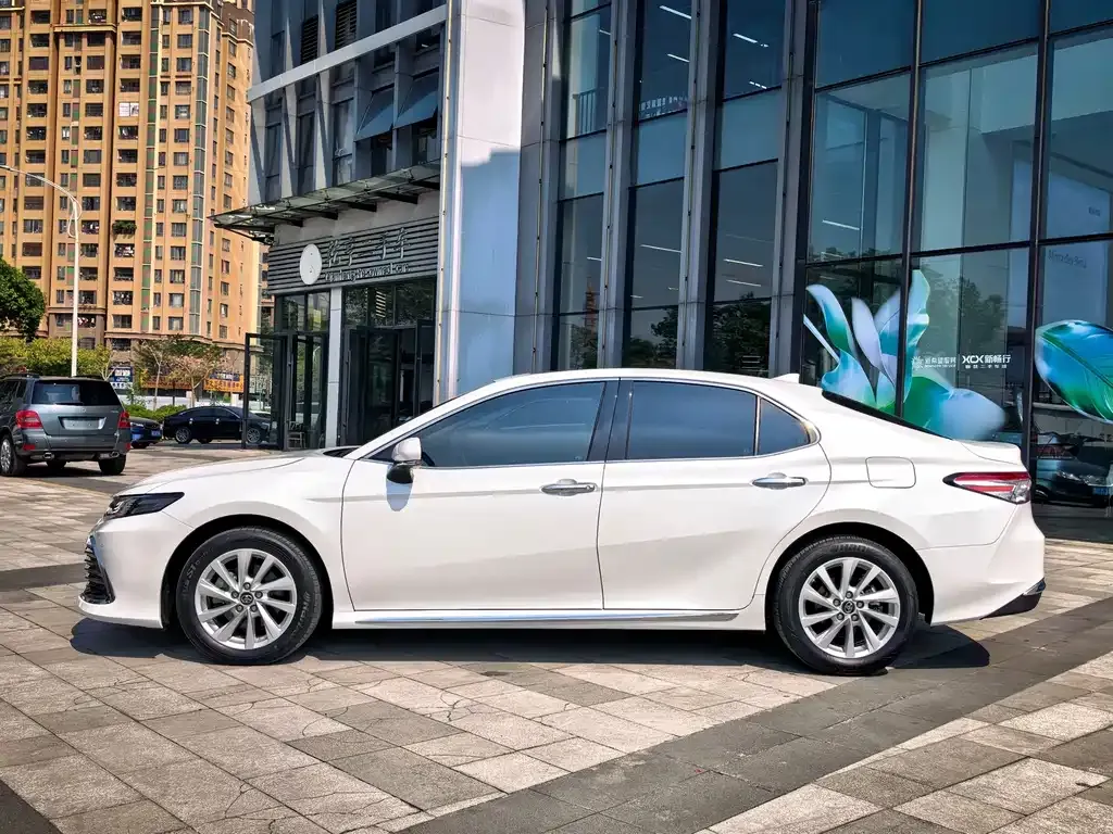 Toyota Camry — фото 8