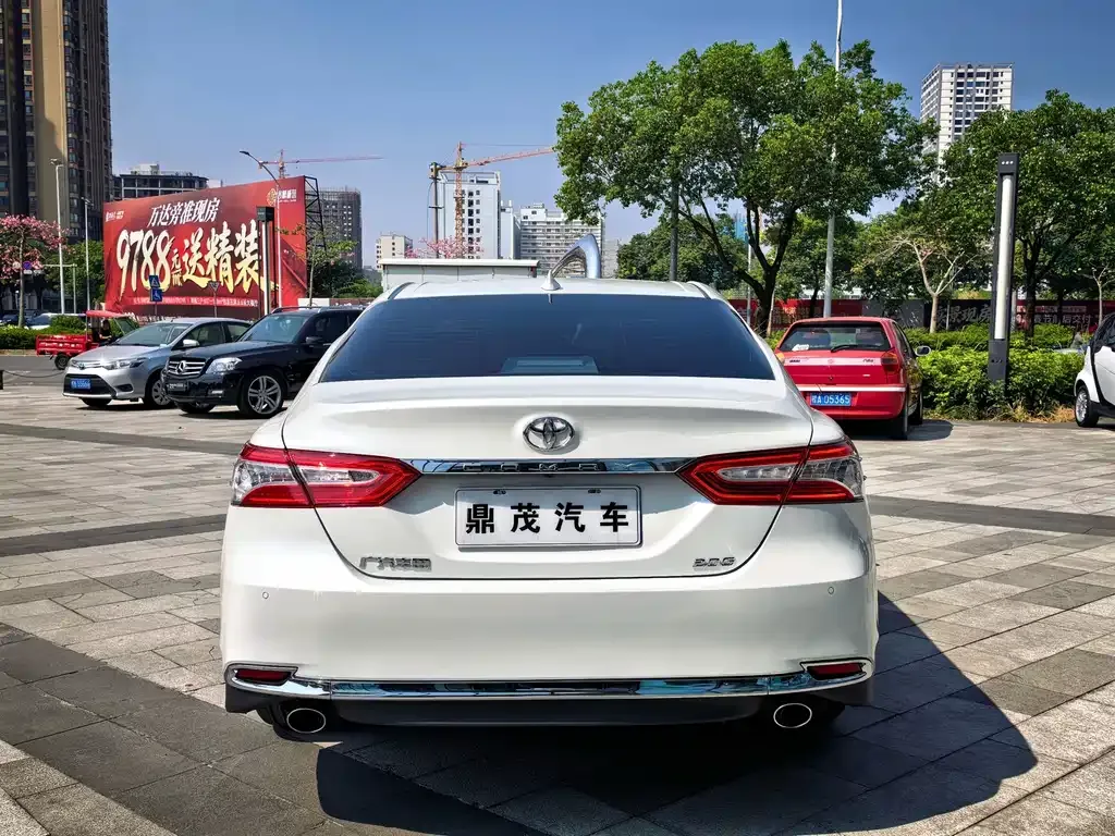 Toyota Camry — фото 9