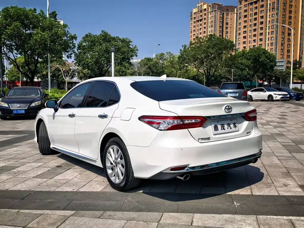 Toyota Camry — фото 10