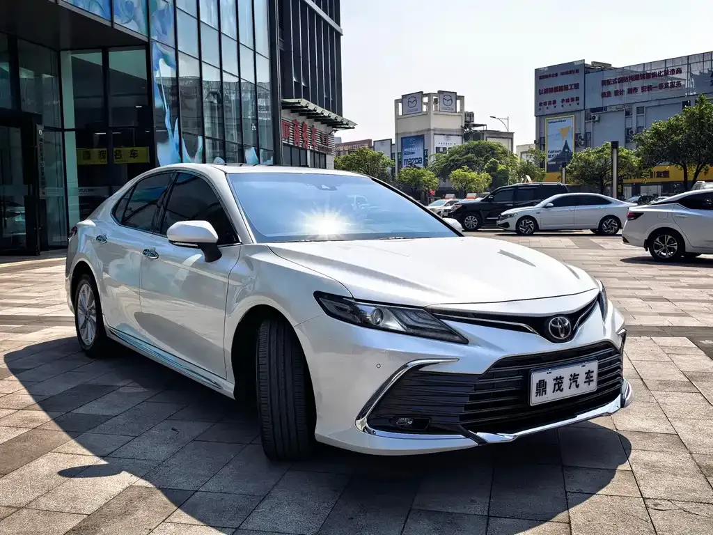 Toyota Camry — фото 2