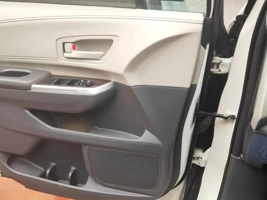 Toyota Granvia — фото 4